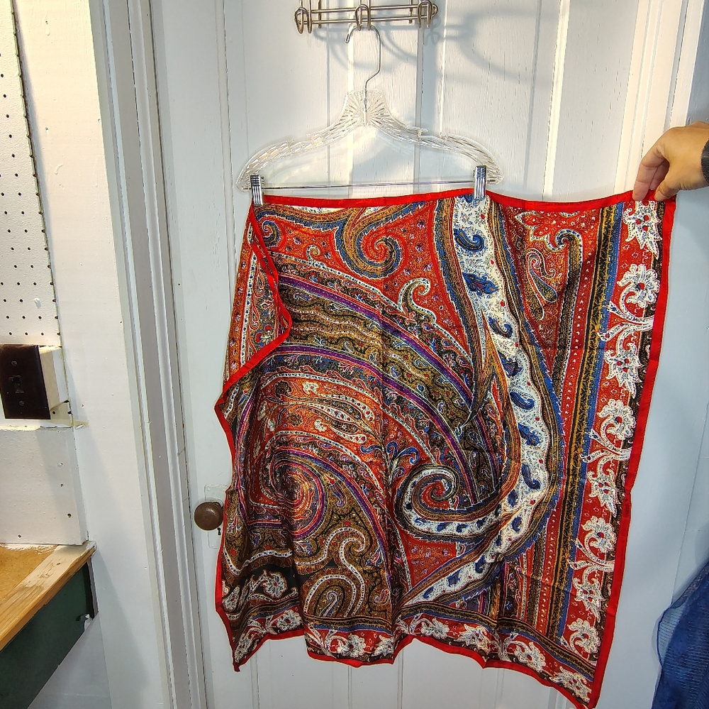 Perry Ellis Silk Scarf 🎂🎁 Vintage